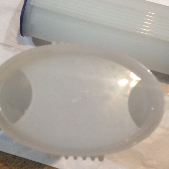 Tupperware containers - Picture 4 of 9